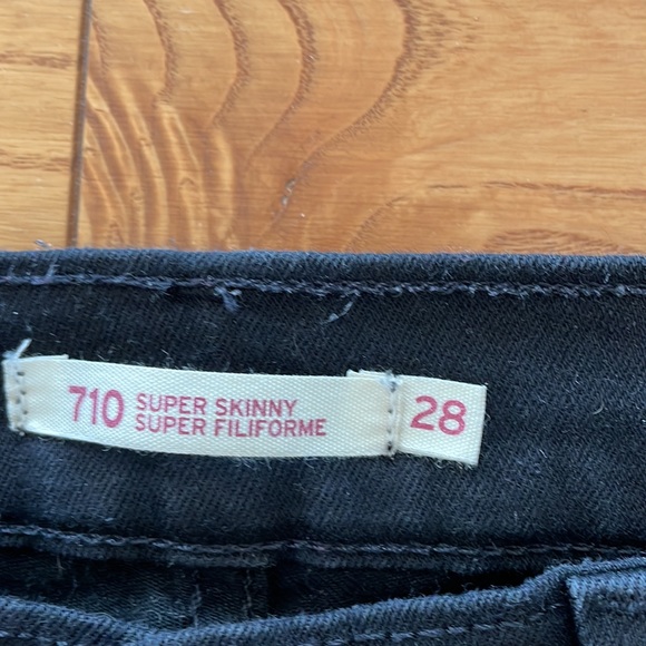 Levi's - Picture 2 of 4